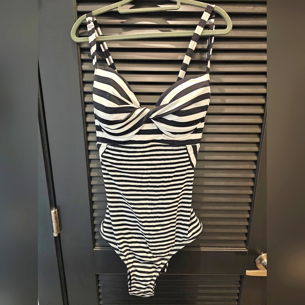 NWOT RARE Torrid Vintage Inspired Bathing Suit SIZE 3 (3X)